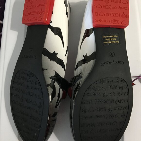 Batty black white and red design from  Candy Pop Mary Jane round toe shoes‎ - Picture 4 of 7